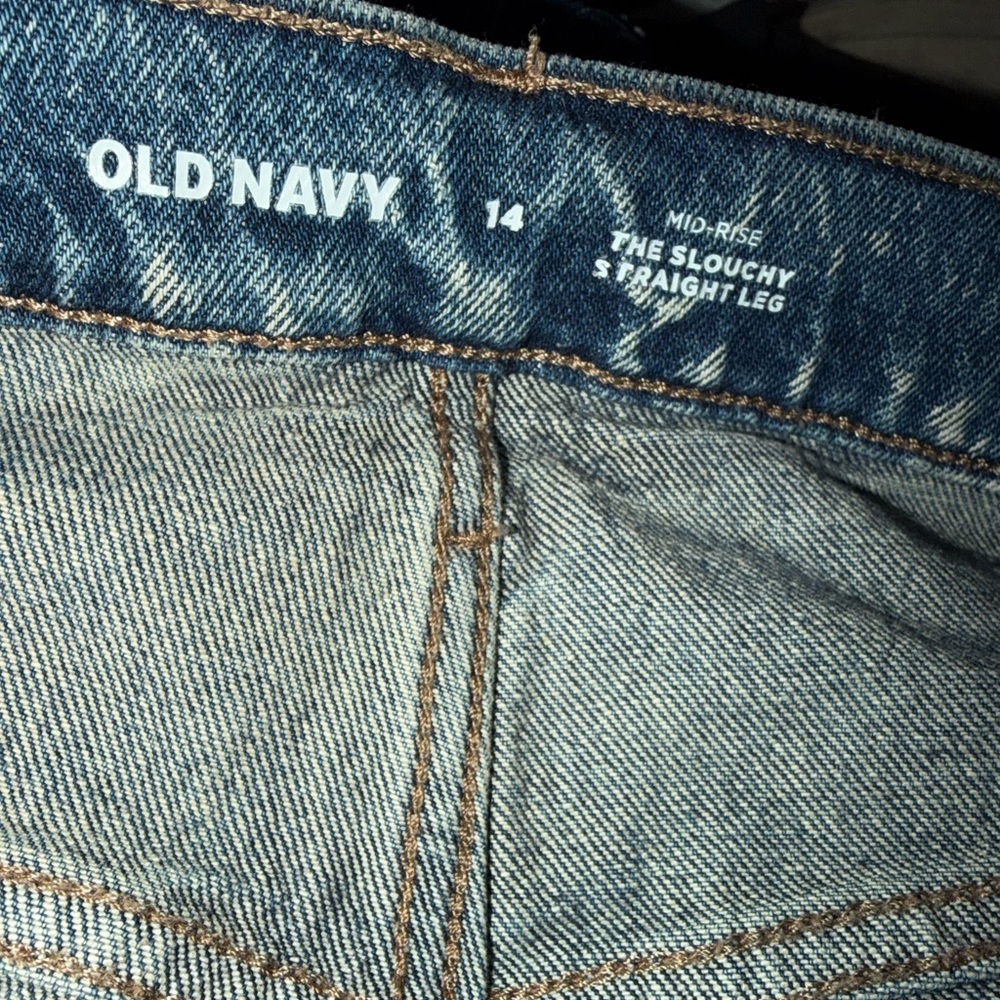 Old Navy Mid-Rise Slouchy Straight Leg Jeans - Picture 5 of 8